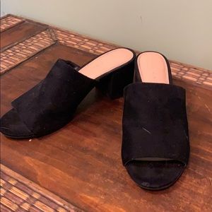 Black heel open toed slip-one